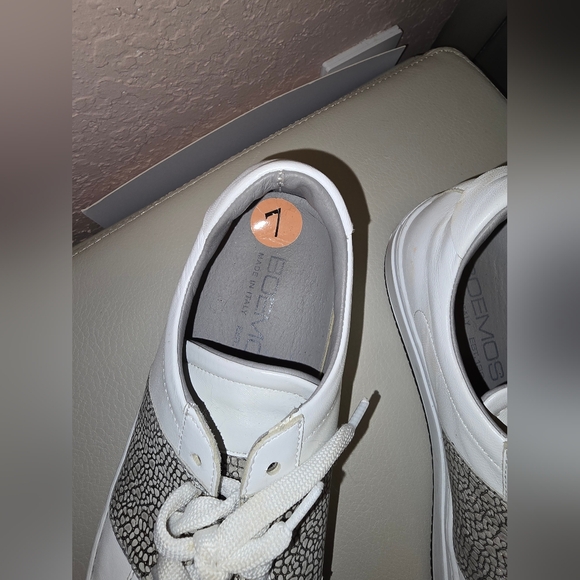 BOEMOS white leather walking shoes. Made in Italy. Size 8, used - Picture 3 of 6